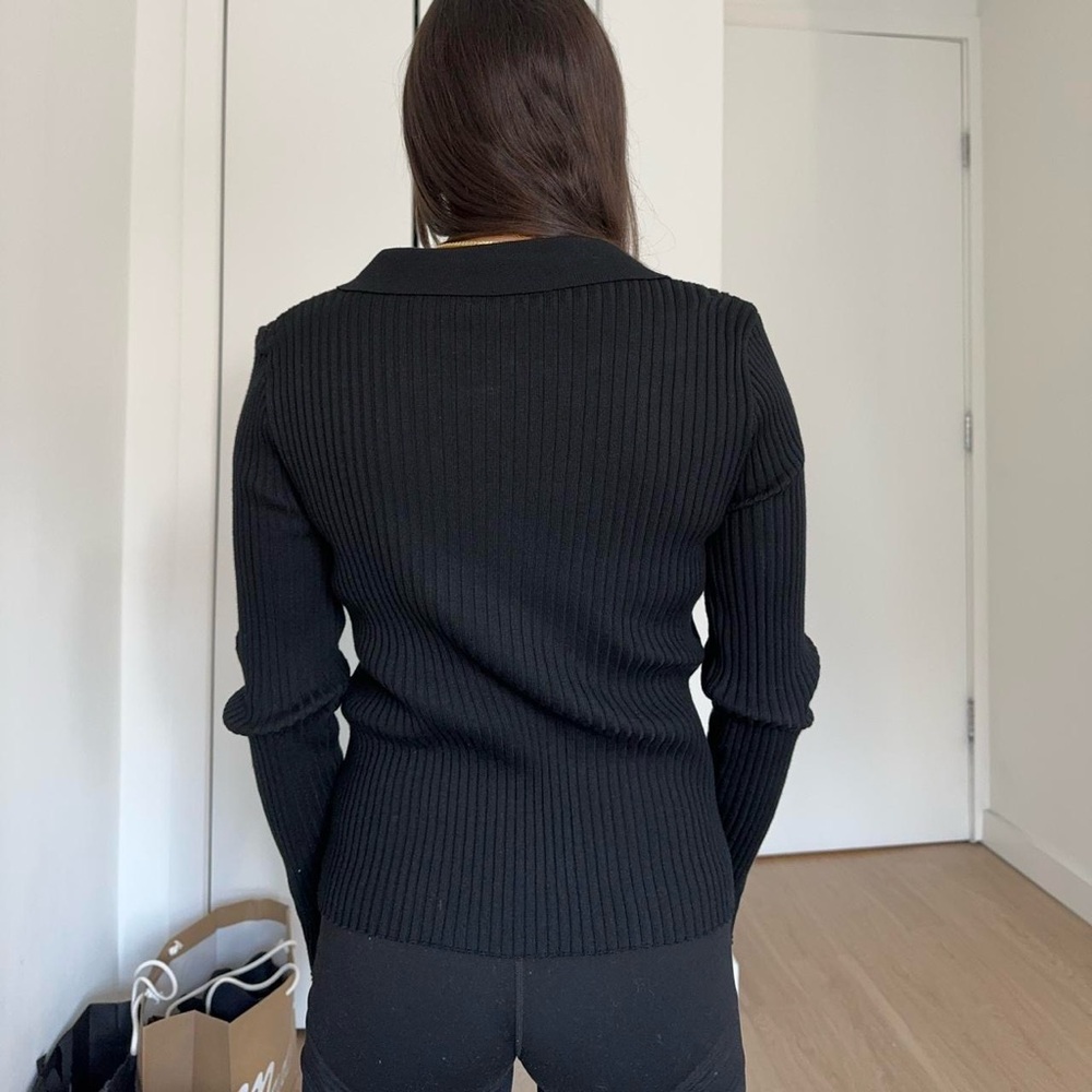 Black zip up cardigan sweater with gold buttons and zipper - Picture 4 of 4